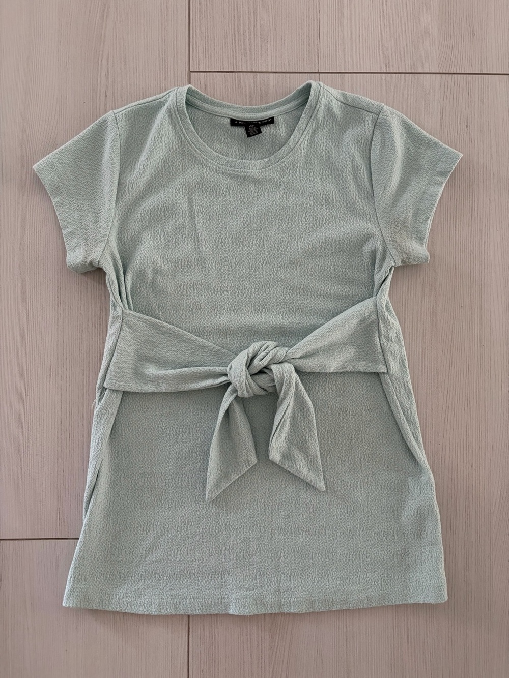 A Pea in the Pod Light Sage Tie-Waist Short Sleeve Tee XS